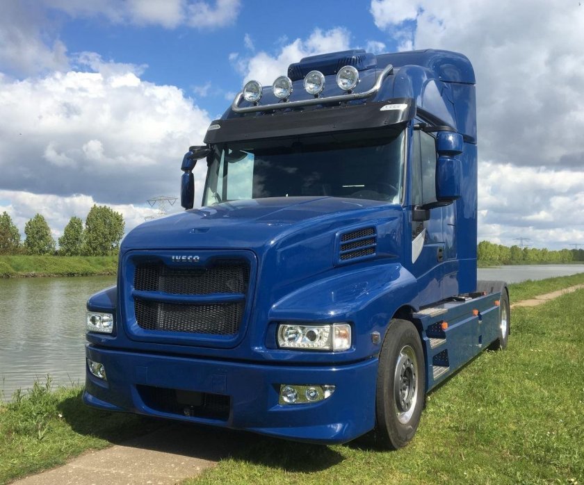 Ивеко капотный тягач