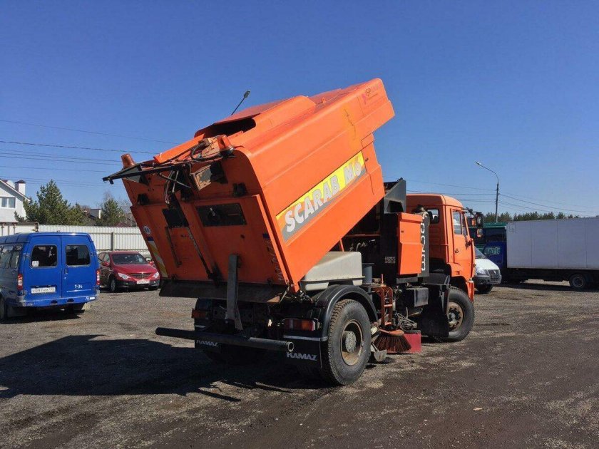 Подметально-уборочная машина Scarab m6