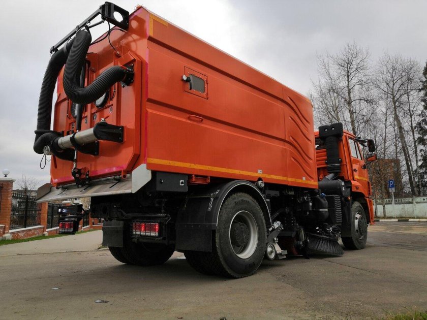 Вакуумно подметальная машина КАМАЗ