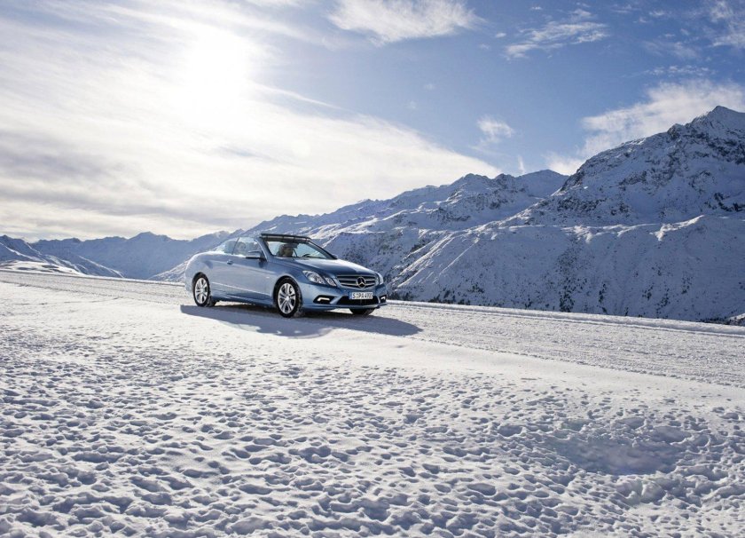 Mercedes Benz Snow