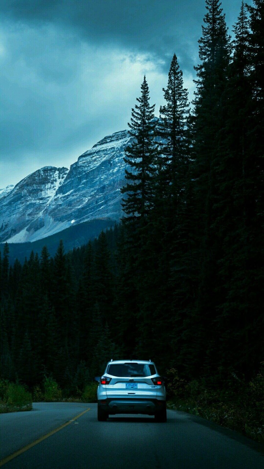 Машина в горах