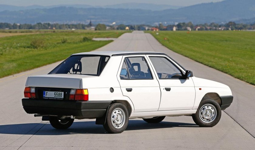 Шкода Фаворит машина