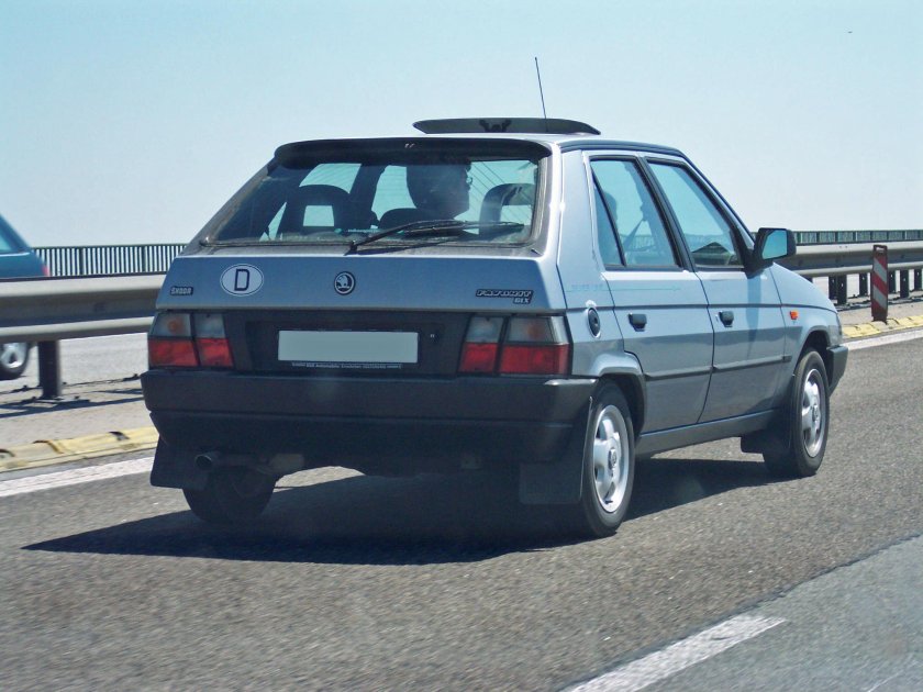 Skoda / Favorit (781) / 1.3 135 x,LX,GLX (781) (54 HP)