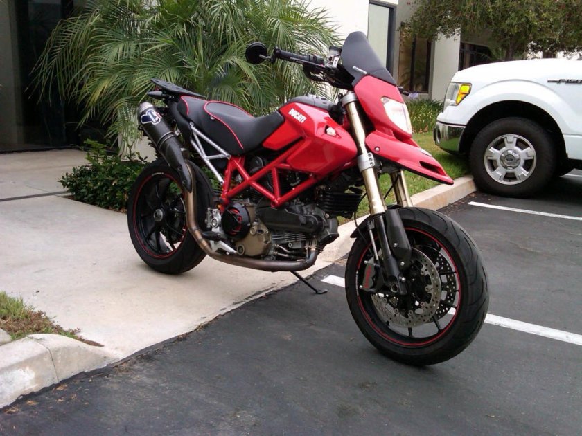 Ducati Hypermotard 1100s