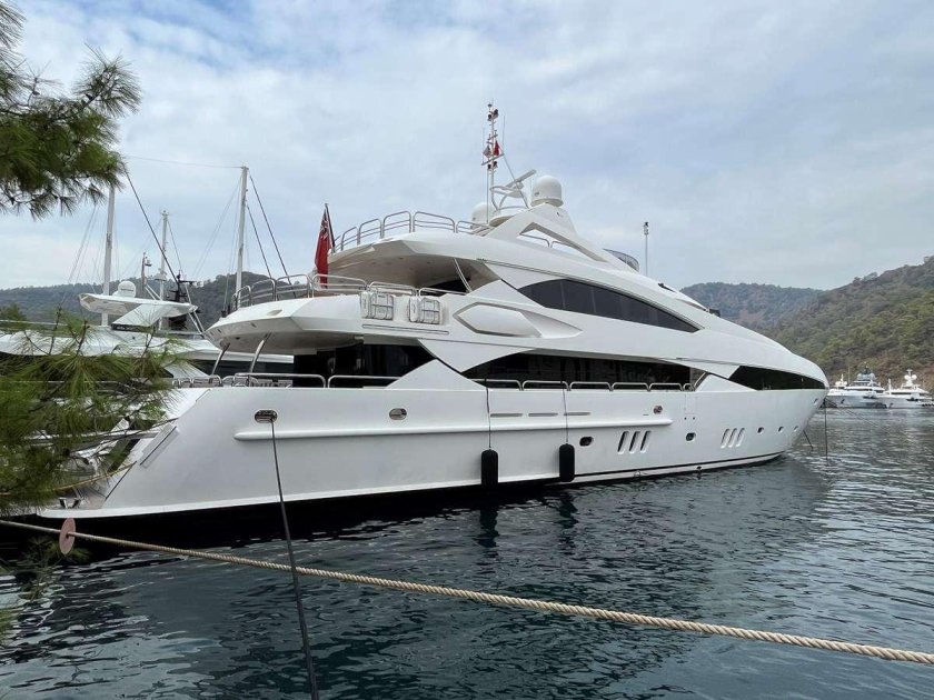 Sunseeker 40 meter yacht