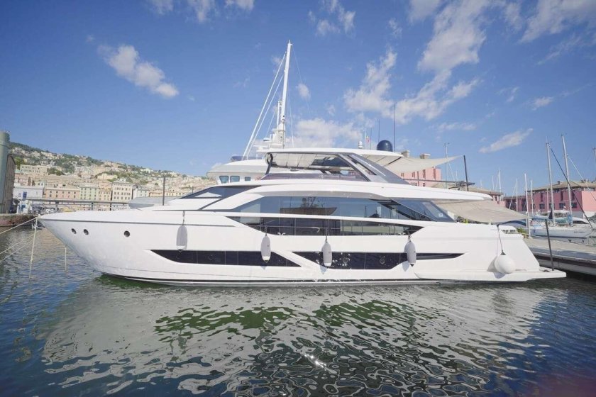 Ferretti 1000 яхта