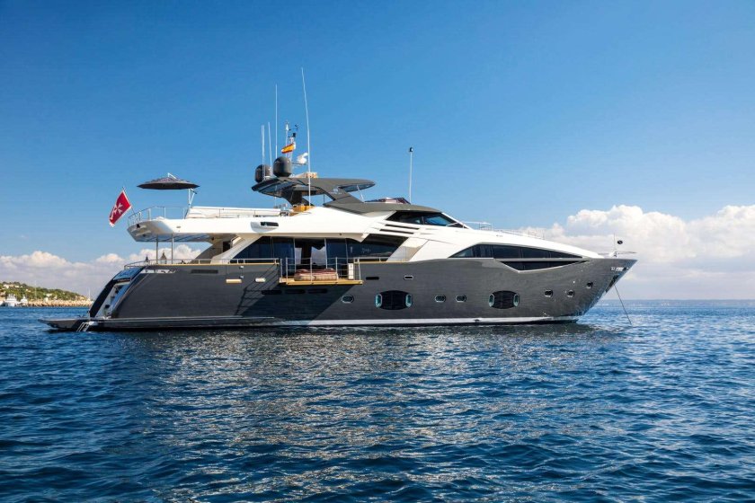 Яхта моторная Першинг