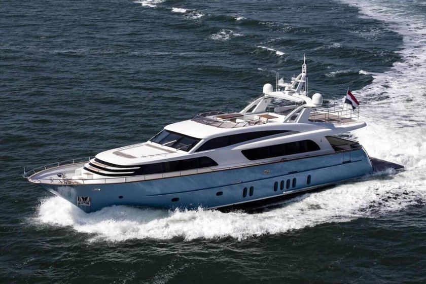 Van der Valk черная яхта