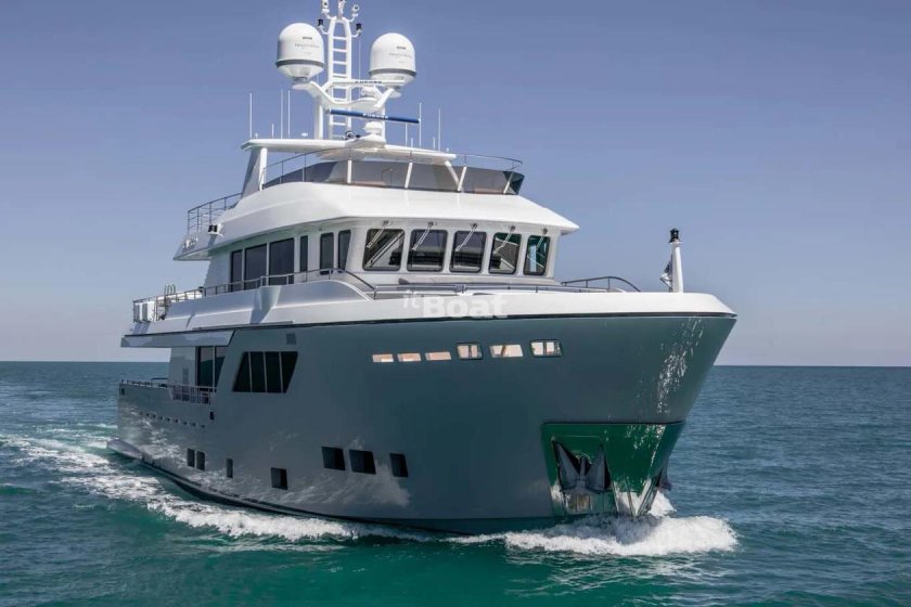 Стальная моторная яхта «Борей-24»