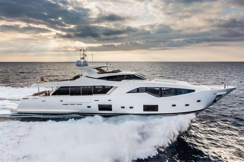 Моторная яхта Ferretti