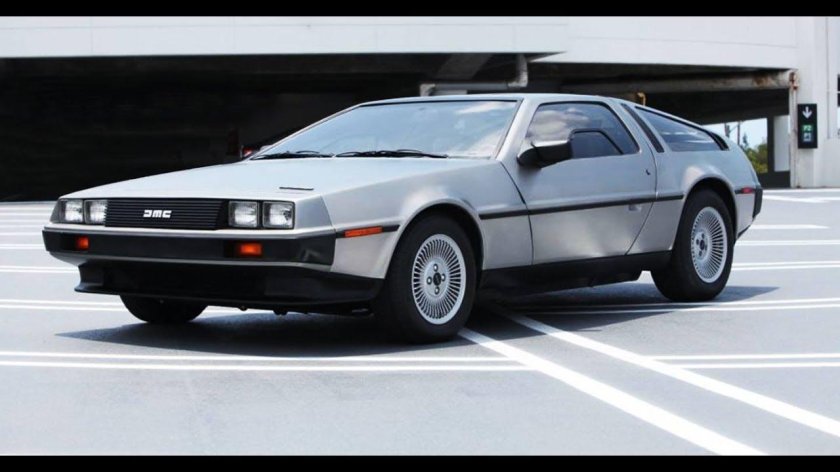 DELOREAN DMC-12