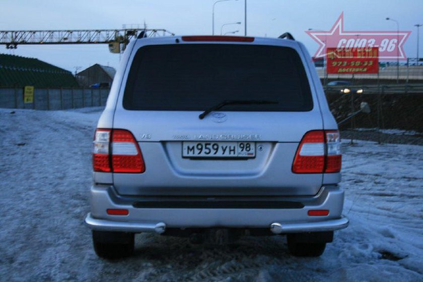 Ленд Крузер 100 зад