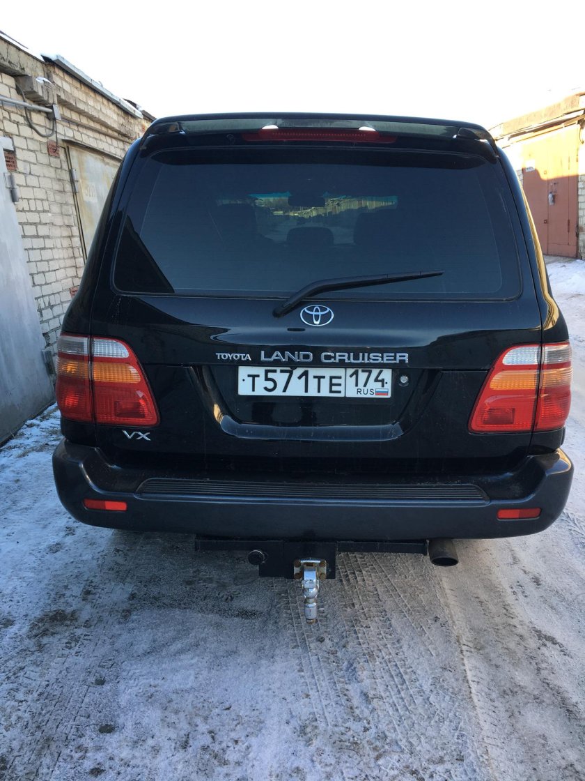 Ленд Крузер 100 зад