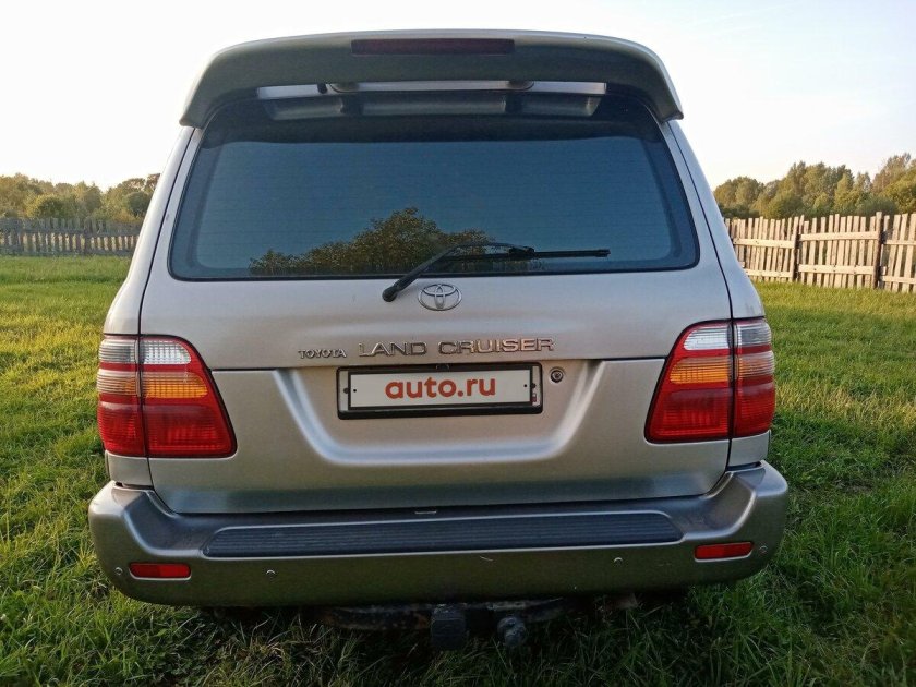 Ленд Крузер 100 фото сзади