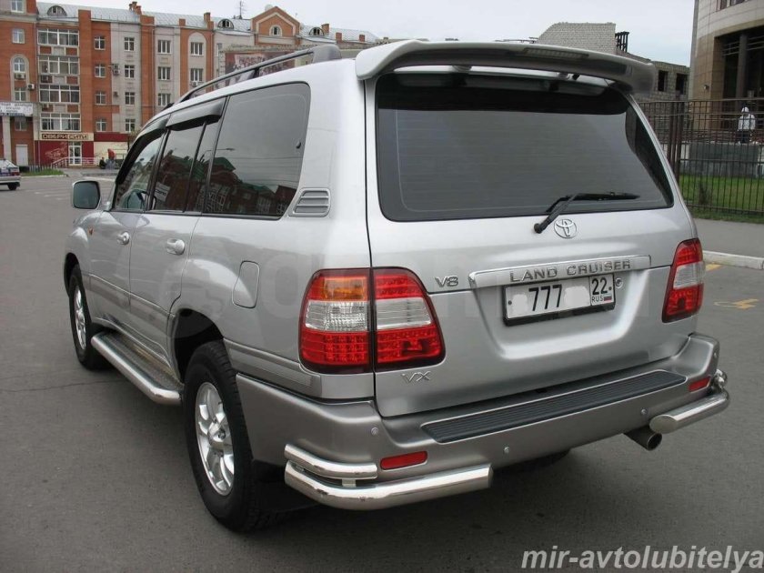 Toyota Land Cruiser 100 сзади