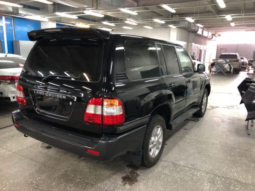 Toyota Land Cruiser 100