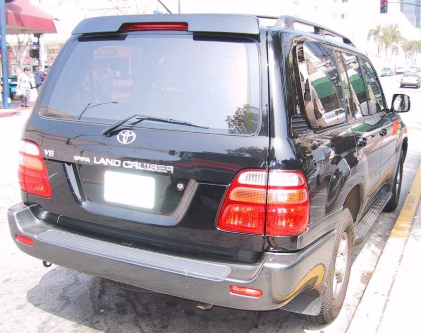 Toyota Land Cruiser 100 сзади