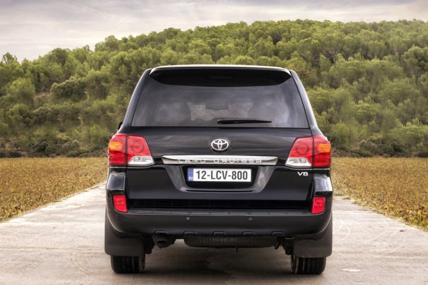 Toyota Land Cruiser v8