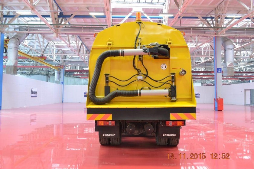 Вакуумная подметально уборочная машина