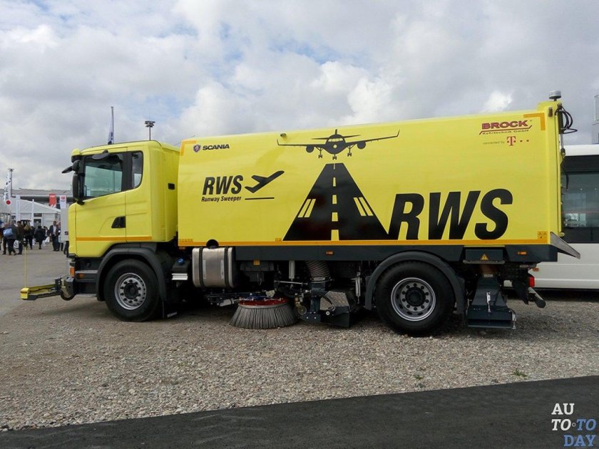 Аэродромная вакуумно-подметальная машина Brock FL 200