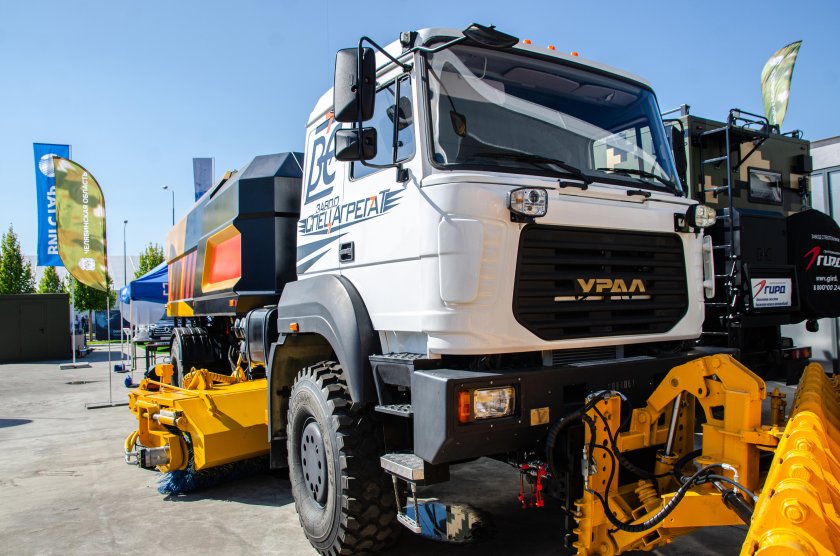 Очиститель взлетной полосы