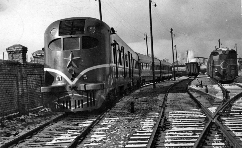 Дизель электропоезд СССР