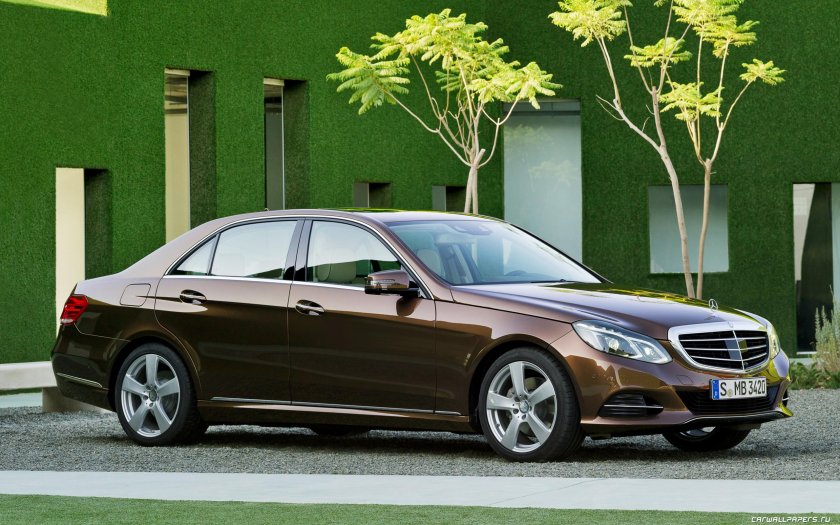Мерседес-Бенц седан е-class