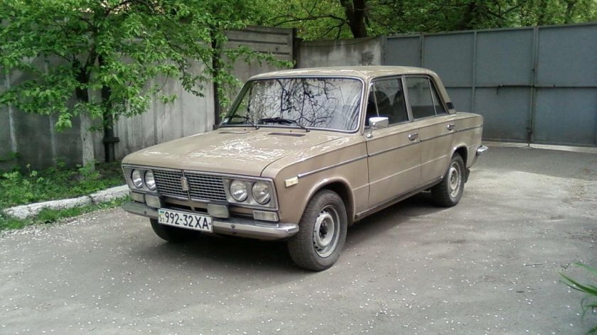 ВАЗ 2103 бежевая