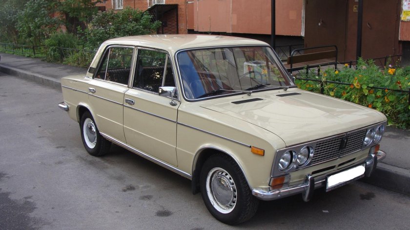 ВАЗ 2103 бежевая