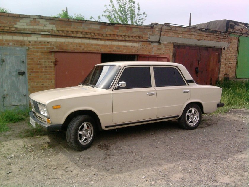 ВАЗ 2106 без молдингов с завода