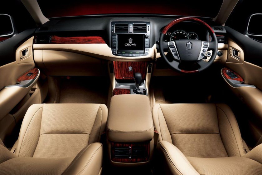 Toyota Crown Majesta 2010