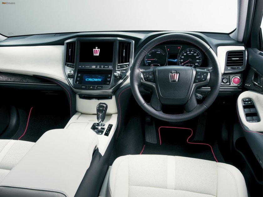 Toyota Crown athlete g 2013