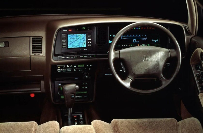 Toyota Crown 130 салон