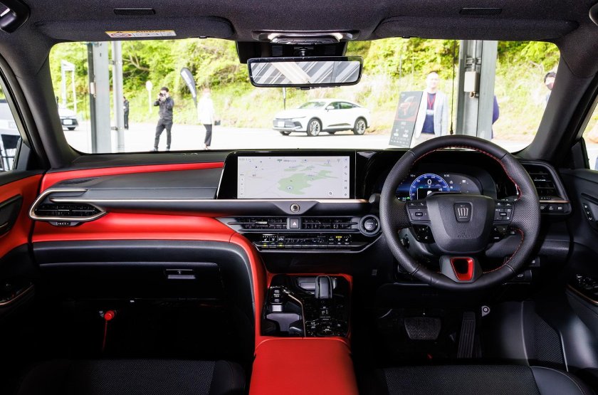 Новый Тойота Краун 2023 кроссовер