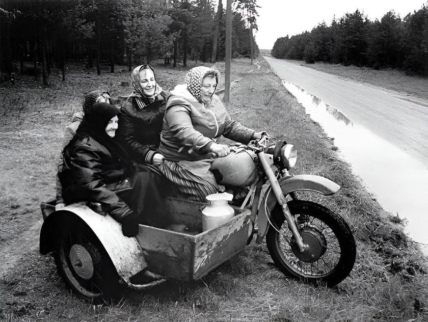 Мотоцикл с люлькой СССР Урал