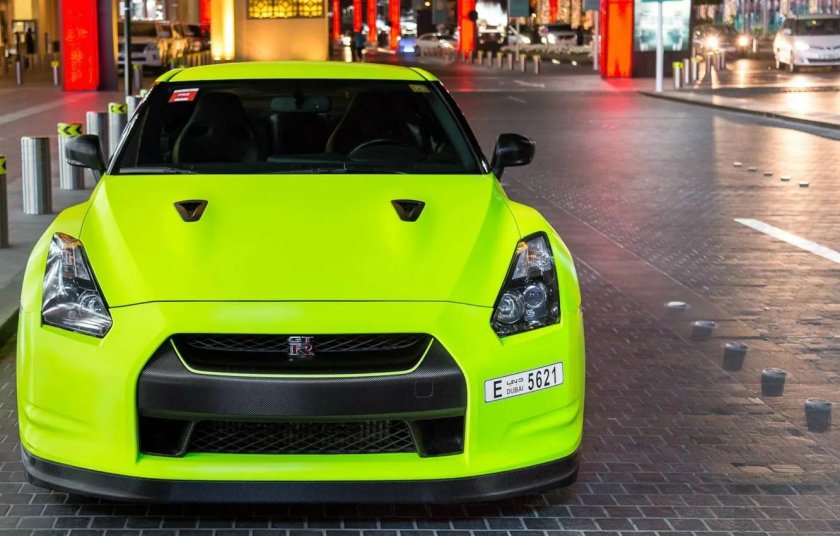 Nissan GTR r35 желтый