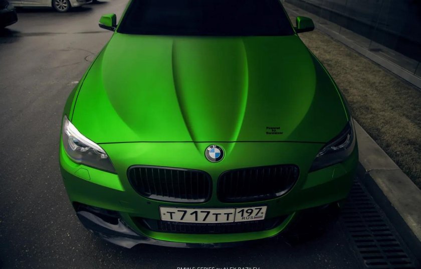 БМВ м5 темно зеленая