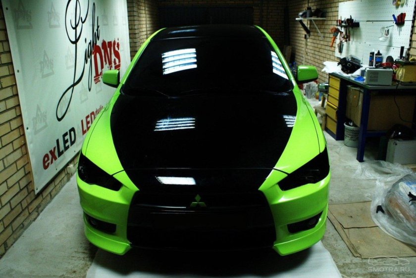 Мицубиси Лансер 10 кислотный цвет