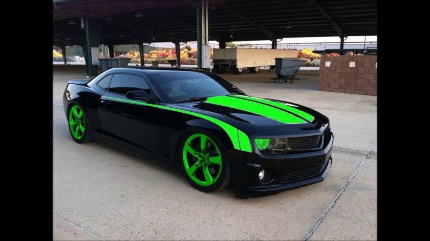 Шевроле Камаро темно зеленая