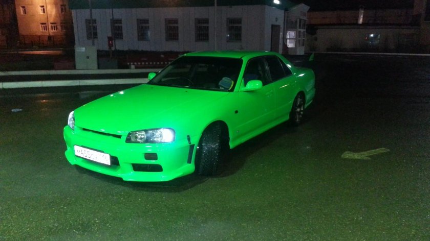 Ниссан Скайлайн зеленый