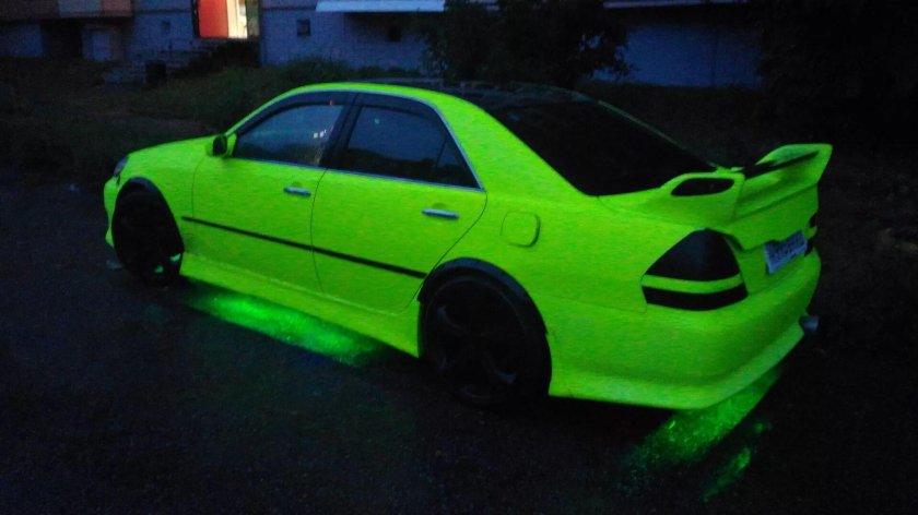 Кислотный Toyota Mark 2