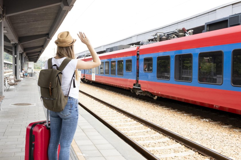 Провожать поезд