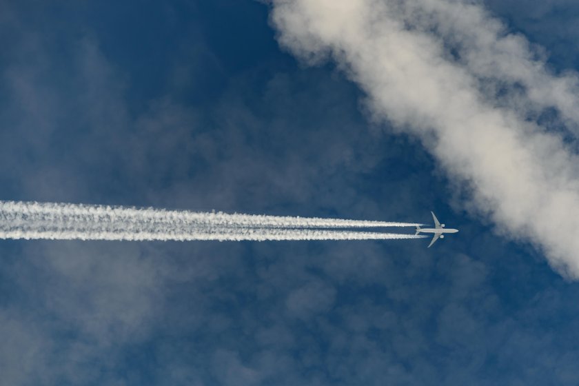 Самолет в небе