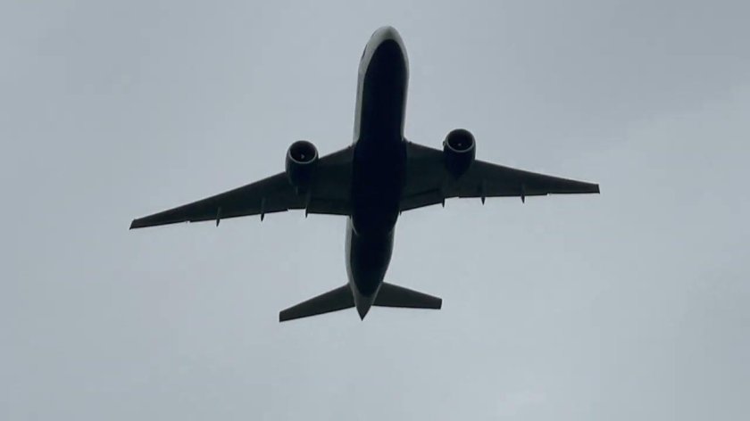 Самолет снизу