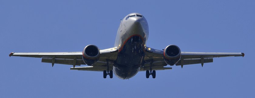 Самолет летит вид снизу