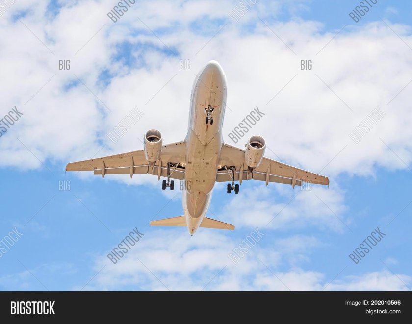 Самолет снизу