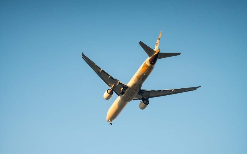Самолет в небе