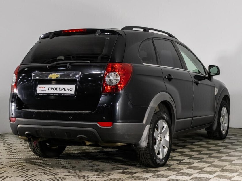Chevrolet Captiva черная