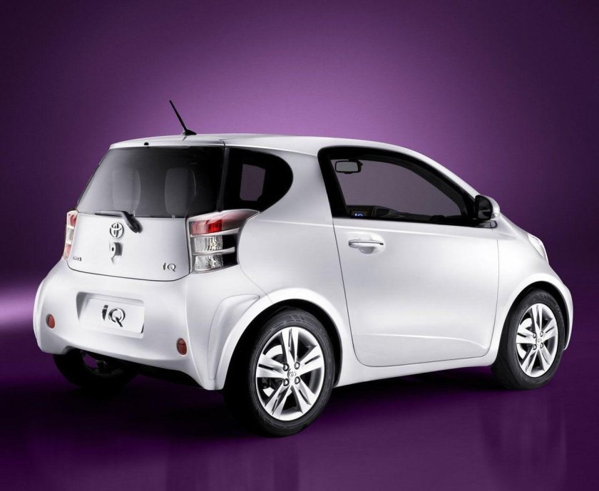 Малолитражка Тойота IQ