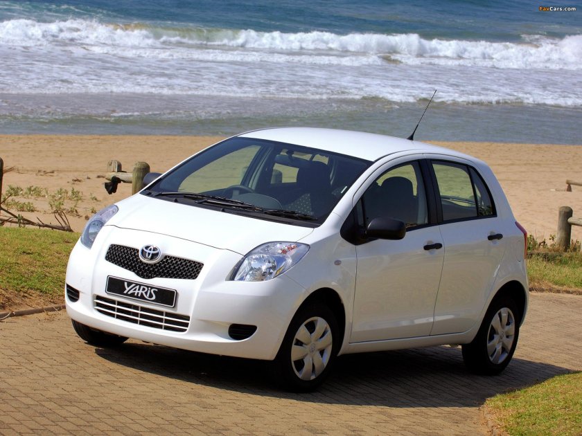 Тойота Ярис 2005